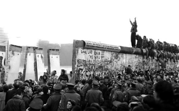 Caduta del muro di Berlino il 9 novembre 1989