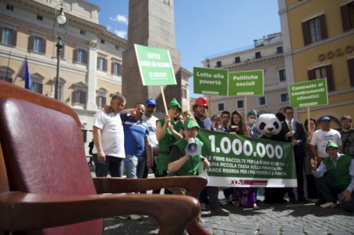 Consegna delle firme per la TTF al Governo italiano a Roma
