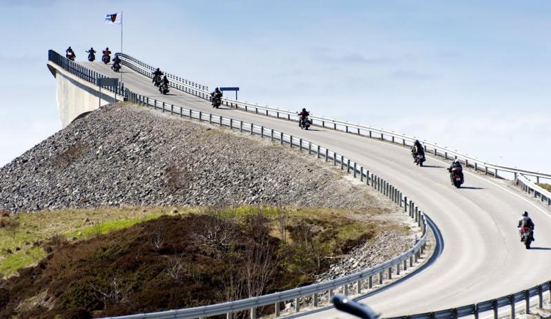 Lo Storseisundet Bridge in Norvegia